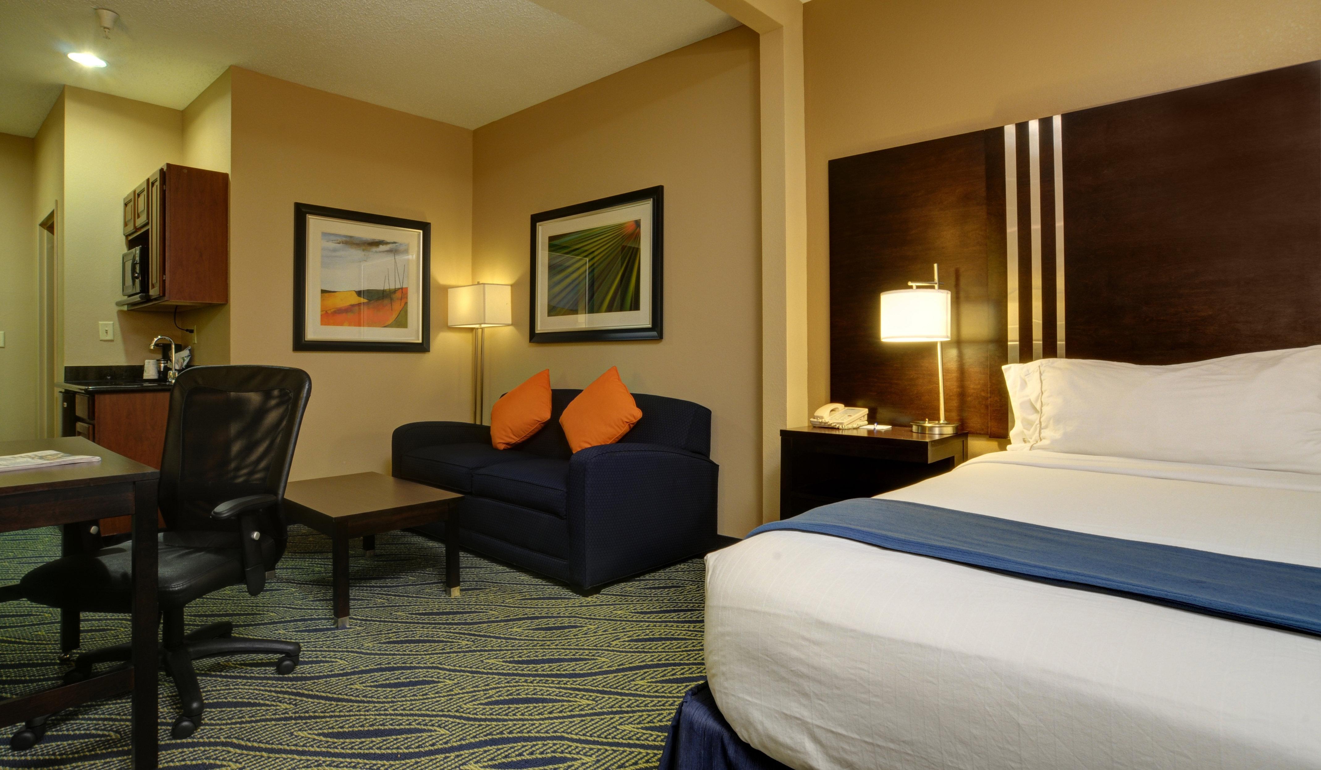Holiday Inn Express & Suites Midwest City By Ihg Exterior foto