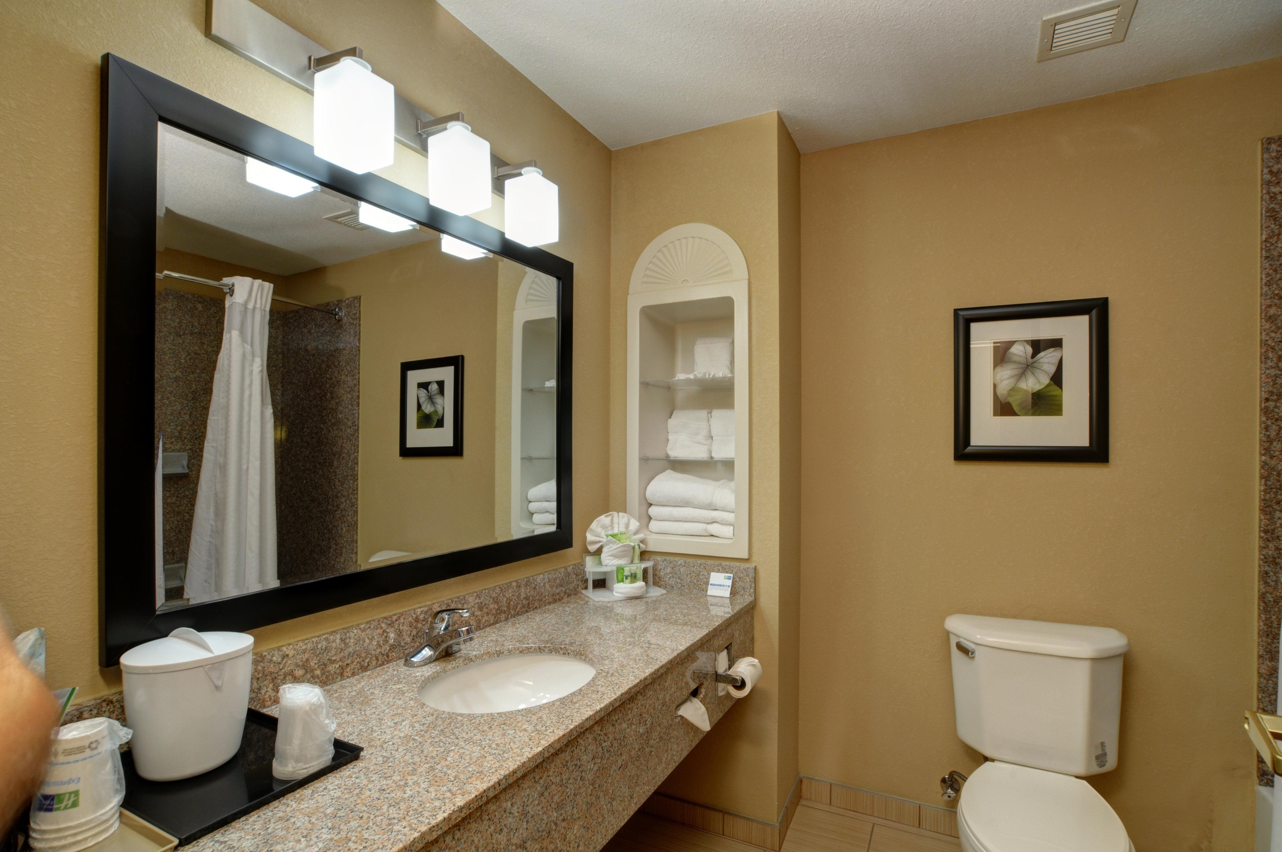 Holiday Inn Express & Suites Midwest City By Ihg Exterior foto