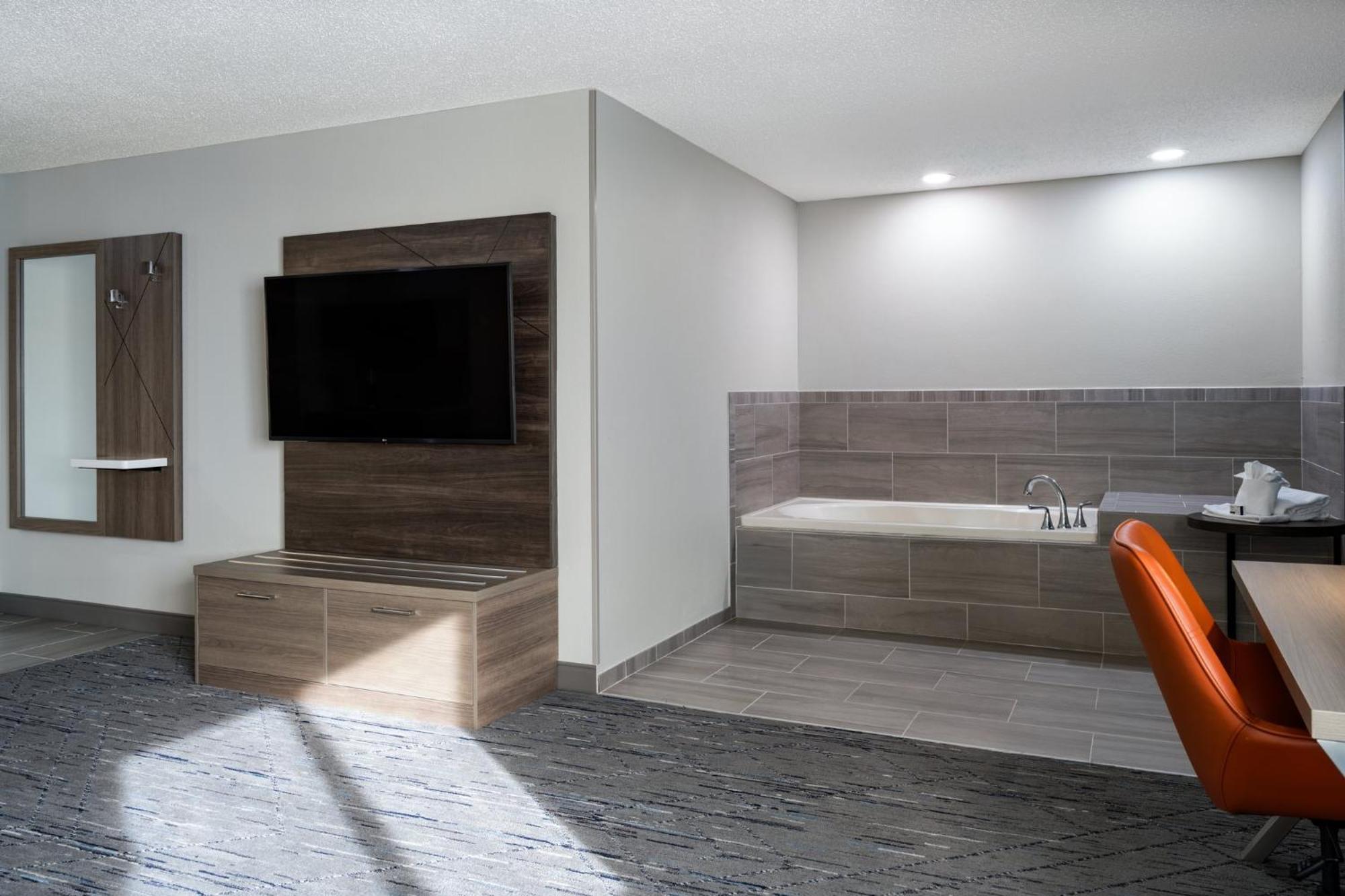 Holiday Inn Express & Suites Midwest City By Ihg Exterior foto