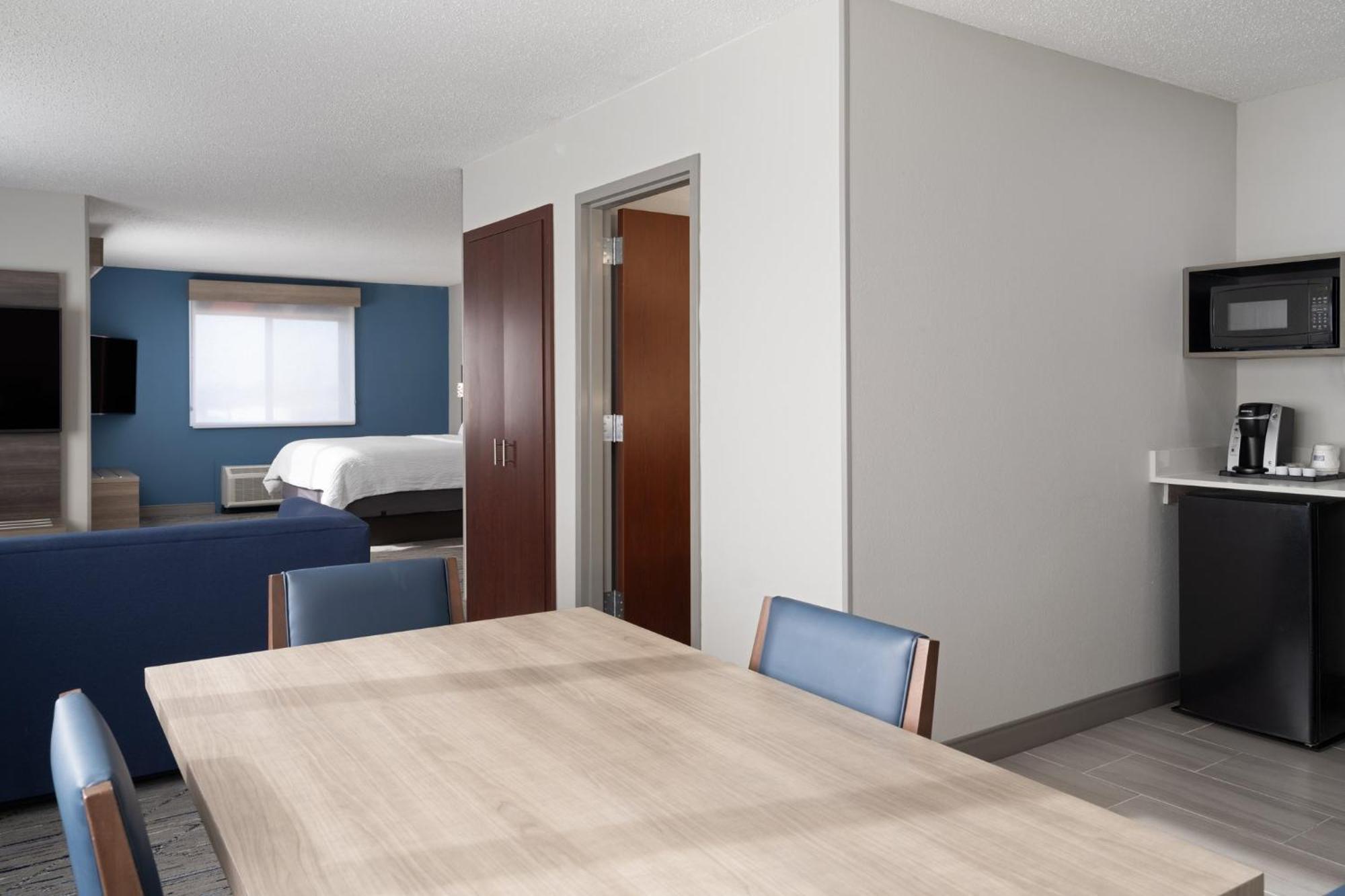 Holiday Inn Express & Suites Midwest City By Ihg Exterior foto